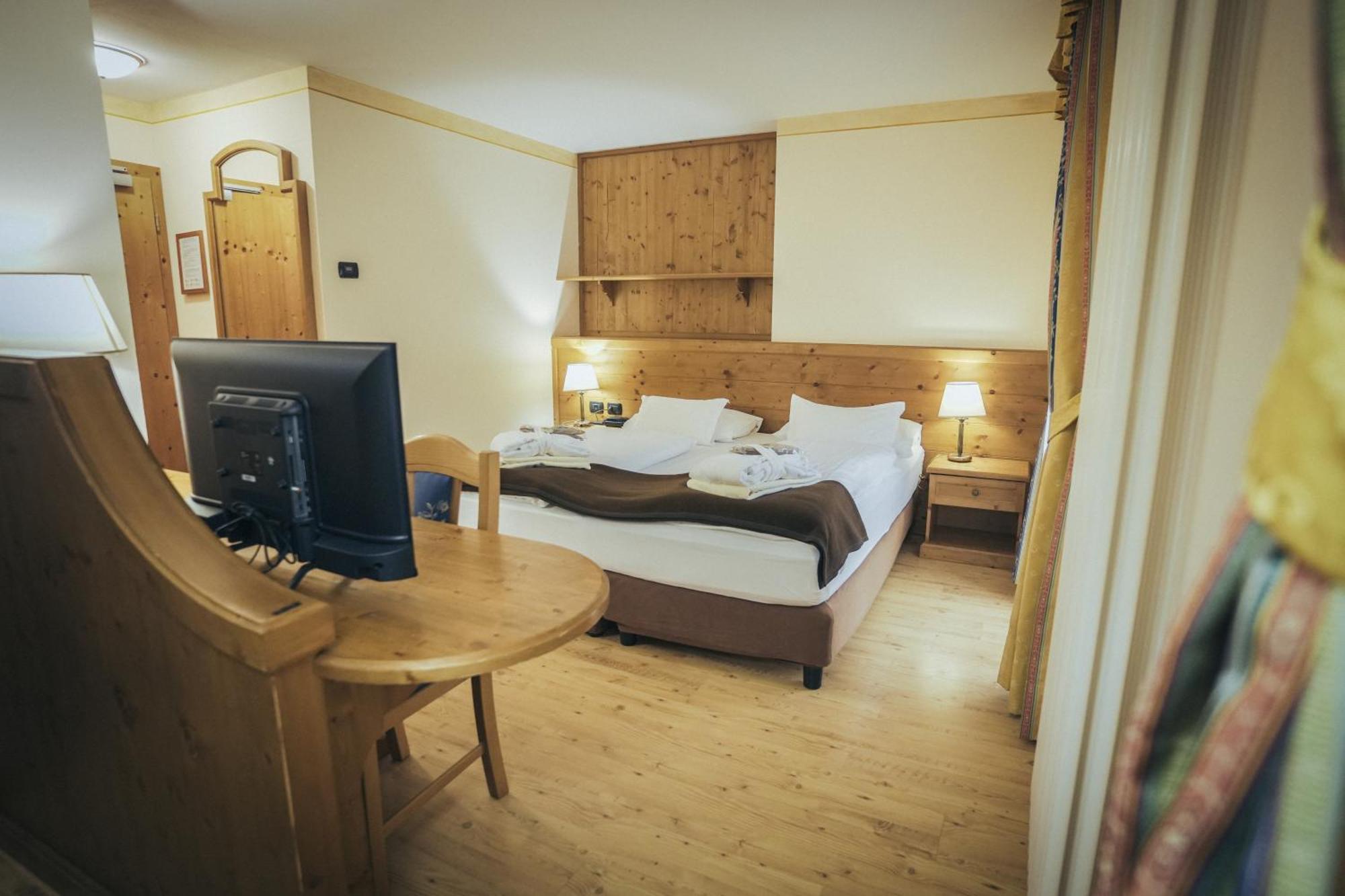 Hotel Al Parco Moena Bagian luar foto
